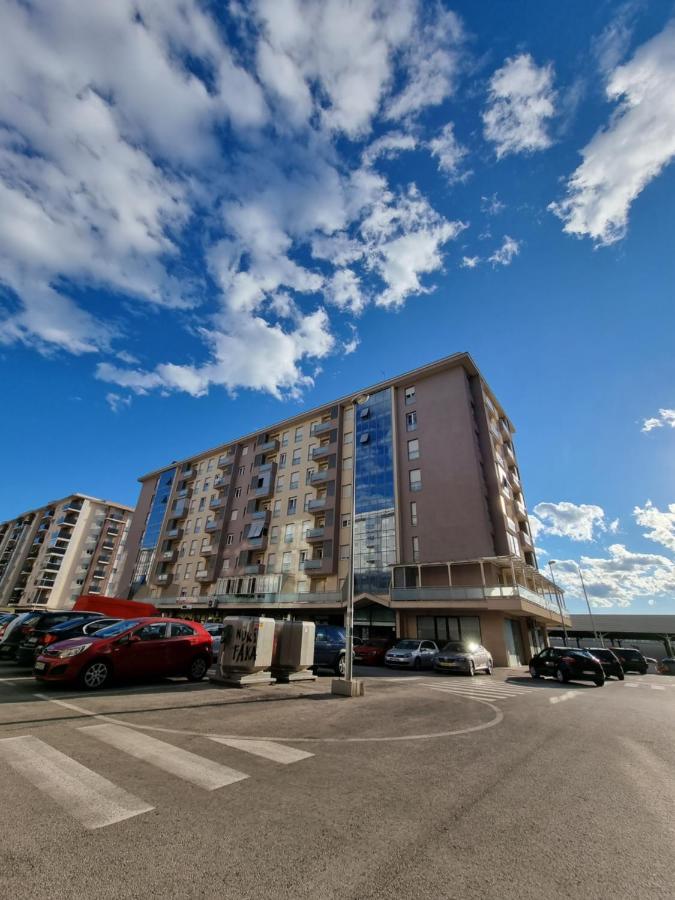 Adrianna Apartment City Kvart Podgoriţa Exterior foto